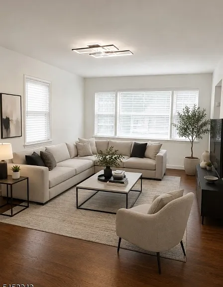 737 Linden Ave — Photo 2