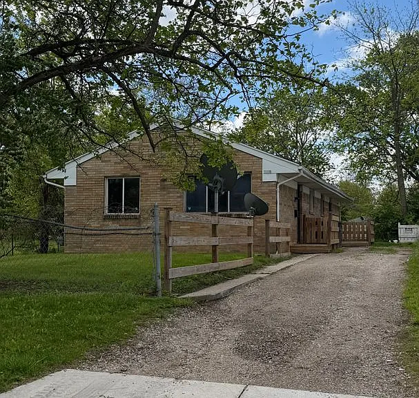 1112 Bronson Ave — Photo 14