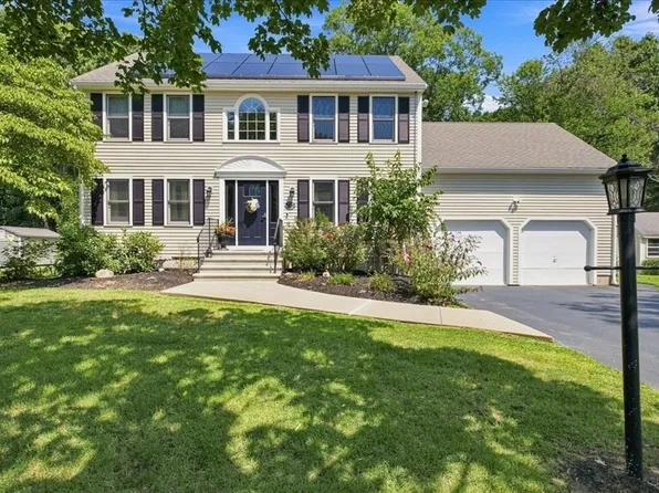 9 Catherine Ave, Franklin, MA 02038