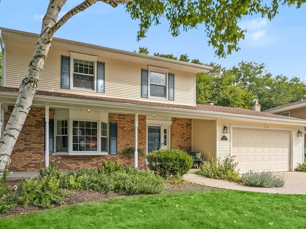 212 Londonderry Ct, Mundelein, IL 60060