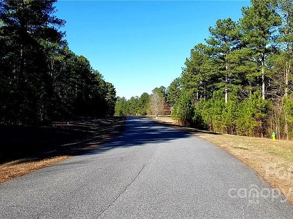 5th image of 106 Twin Cove Dr