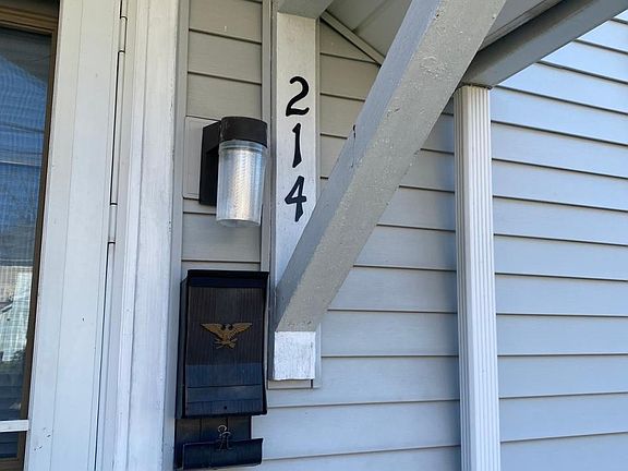 5th image of 214 E Hillcrest Ave