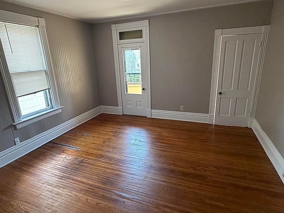 2nd image of 980 Mount Pleasant St #2