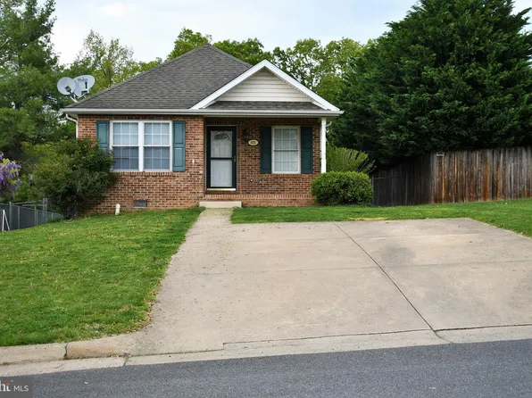 805 W 16th St, Front Royal, VA 22630