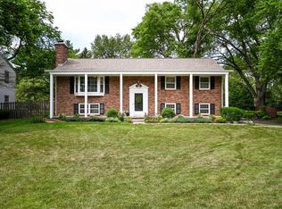 26W114 Menomini Dr, Wheaton, IL
