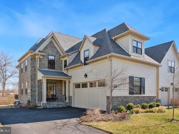 6070 Creekside Dr, Flourtown, PA 19031