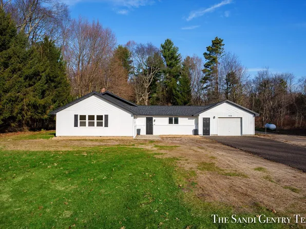 7578 W Stony Lake Rd, New Era, MI 49446