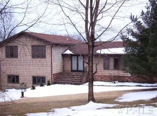 41 Hillside View Rd, Mahopac, NY 10541