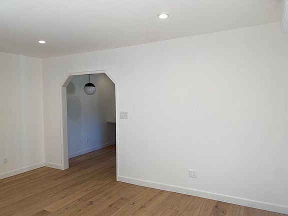 4th image of 3325 Isabel Dr