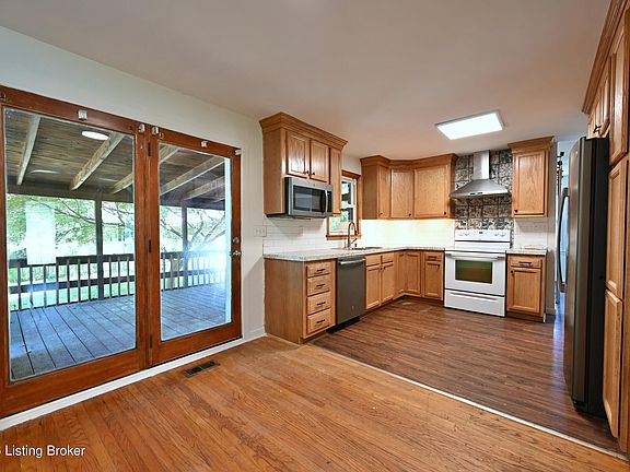 5th image of 10704 Deering Rd