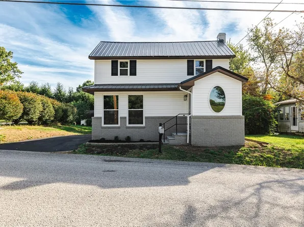 237 Connoquenessing Main St, Evans City, PA 16033