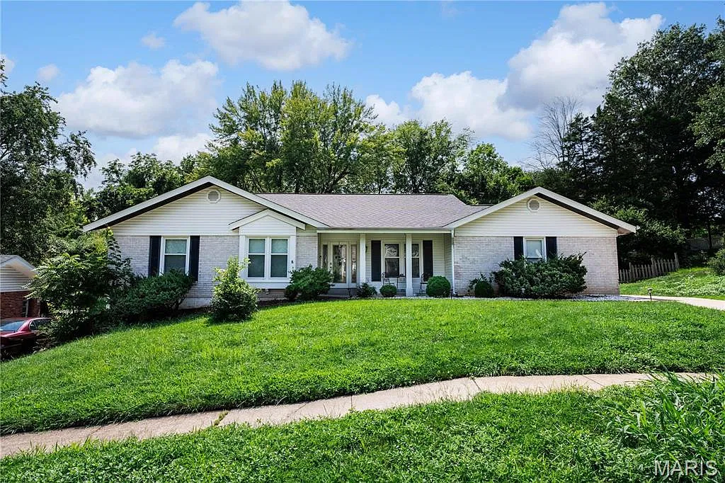4 bed, 2.0 bath, 1888 sqft, $3,500 — Photo 1