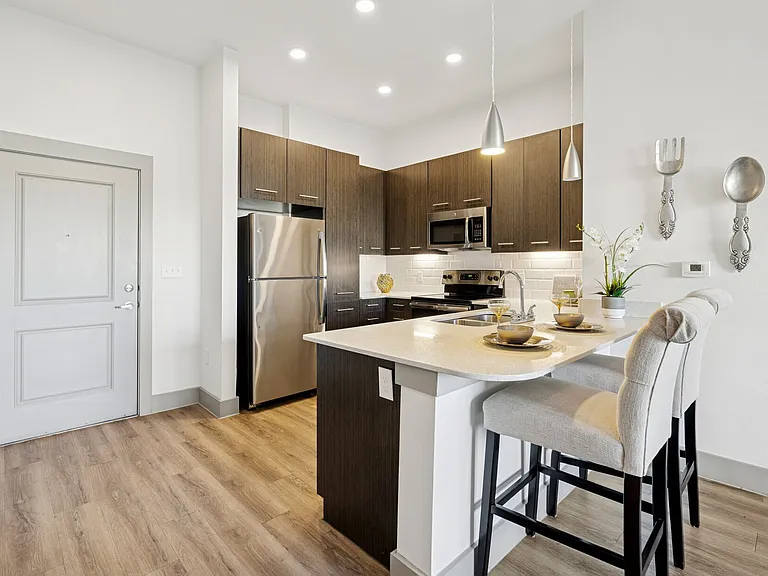 Kitchen with breakfast bar