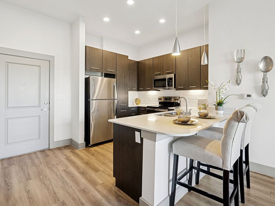 Kitchen with breakfast bar