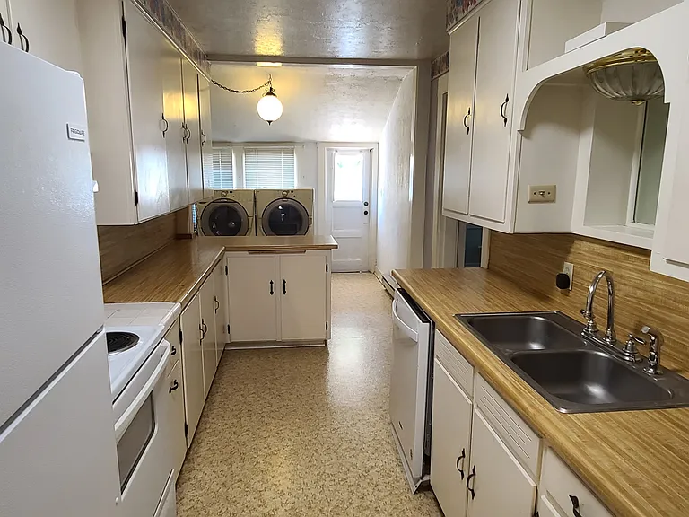 2117 S Grant Ave — Photo 3