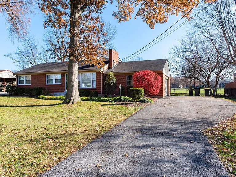 18 Cardwell Way — Photo 2