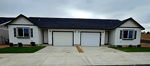 551 SE Polaris St Photo 1