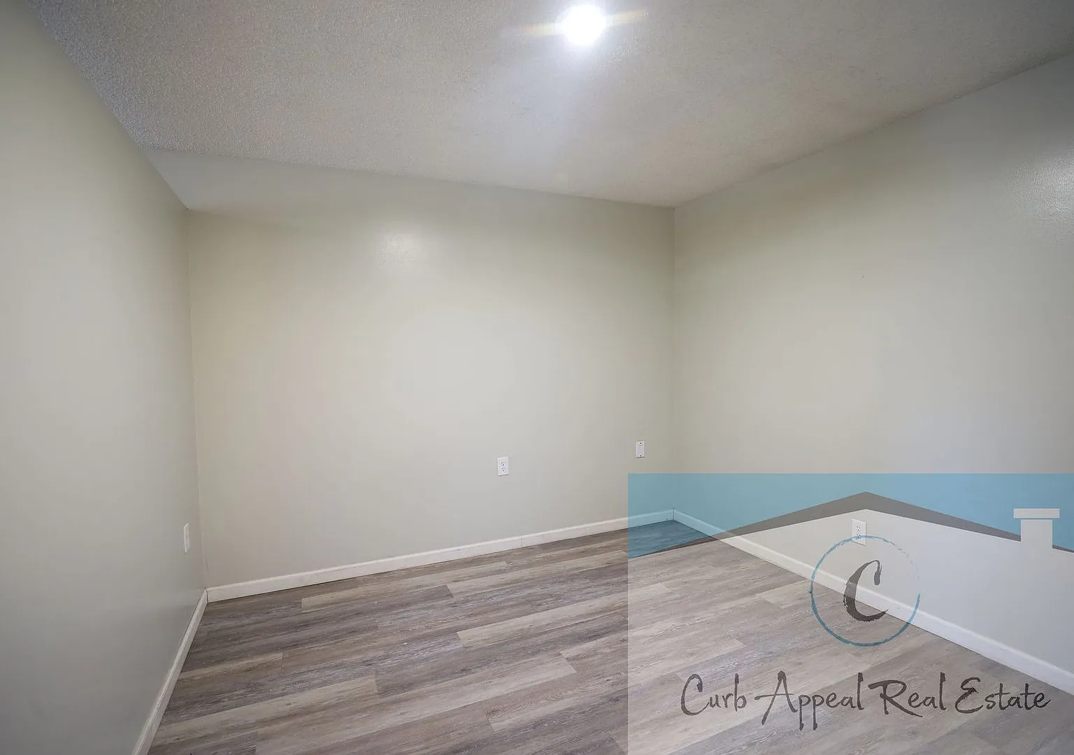 1708 Pineview — Photo 2