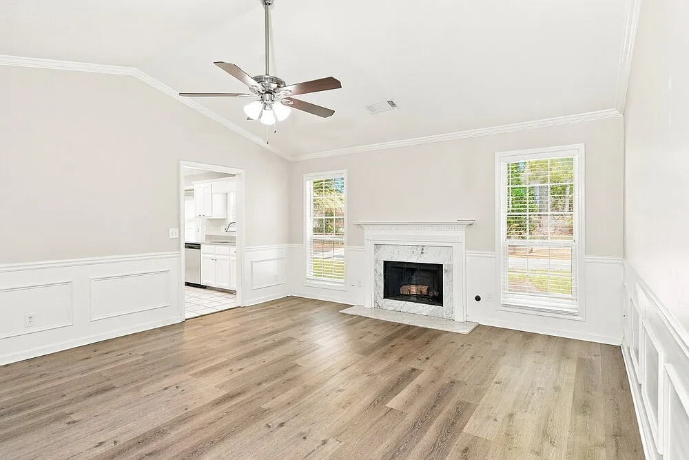 3 bed, 2.0 bath, 1405 sqft, $1,945 — Photo 4