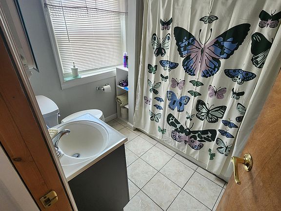 5th image of 330 W Grant St