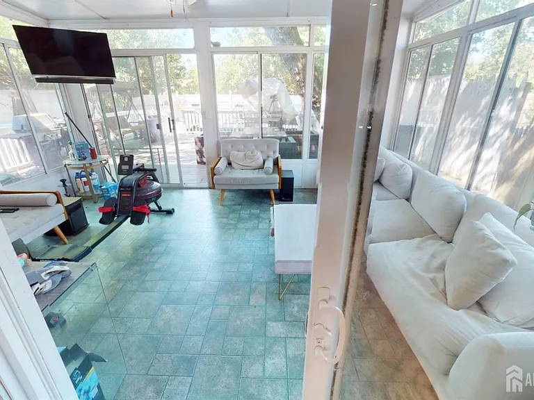 22 Wilson Ave — Photo 17