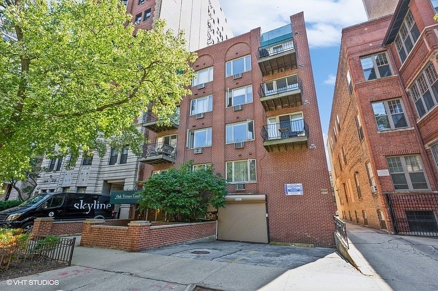 1st image of 435 W Oakdale Ave APT 1B