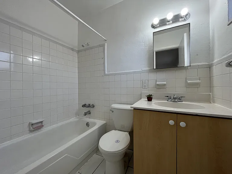 2303 Adams St #1 — Photo 13