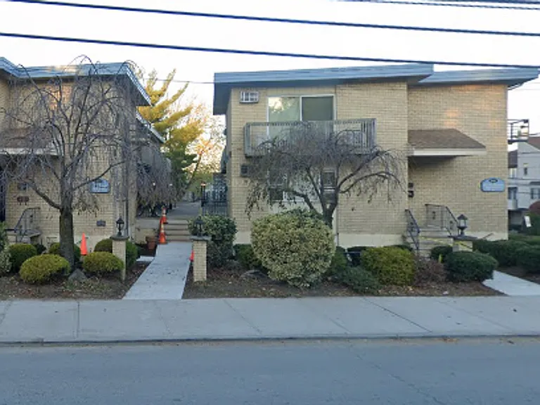 245 Grand Ave — Photo 1