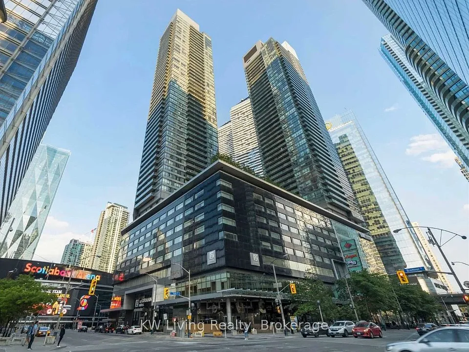65 Bremner Blvd #5102