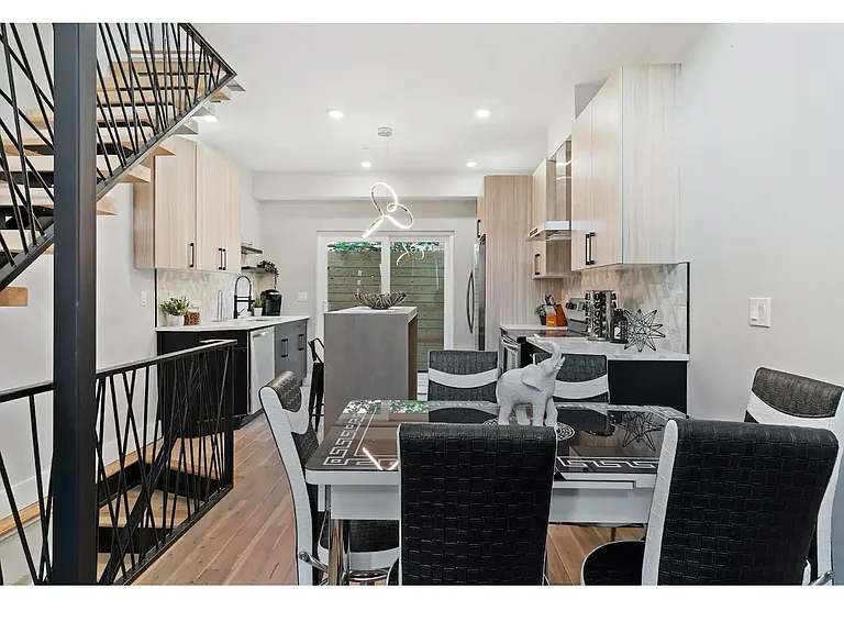 2531 Annin St — Photo 8
