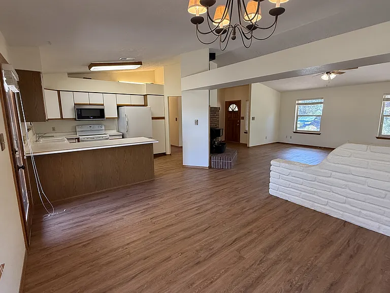 1 Autumnwood Ct — Photo 6