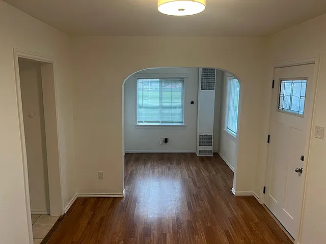 2 bed, 900 sqft, $2,050 — Photo 3