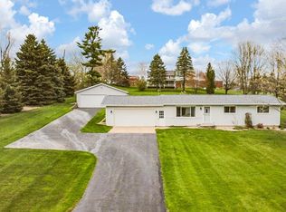 N3902 Market Rd, Hortonville, WI 54944