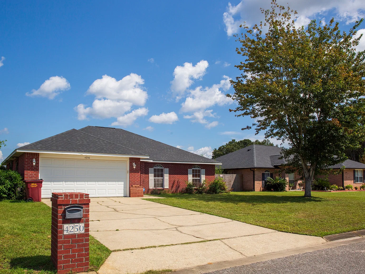 3 bed, 1999 sqft, $2,100 — Photo 2