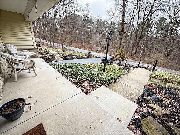 5th image of 104 Lakewood Dr