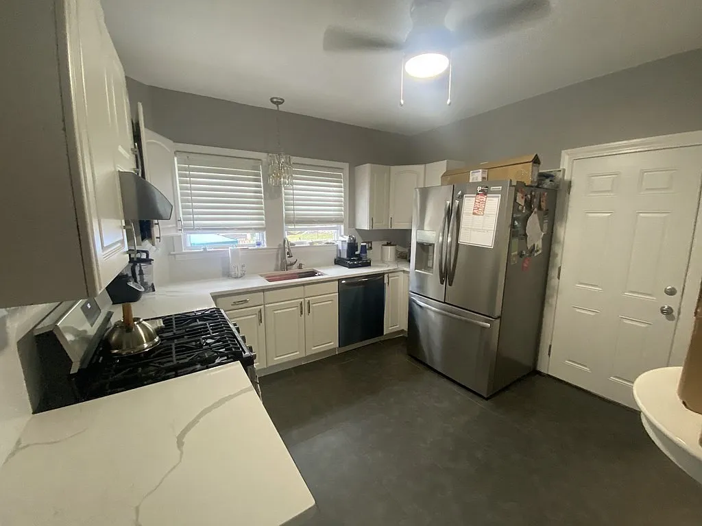 2 bed, 1.0 bath, 1000 sqft, $2,500 — Photo 4