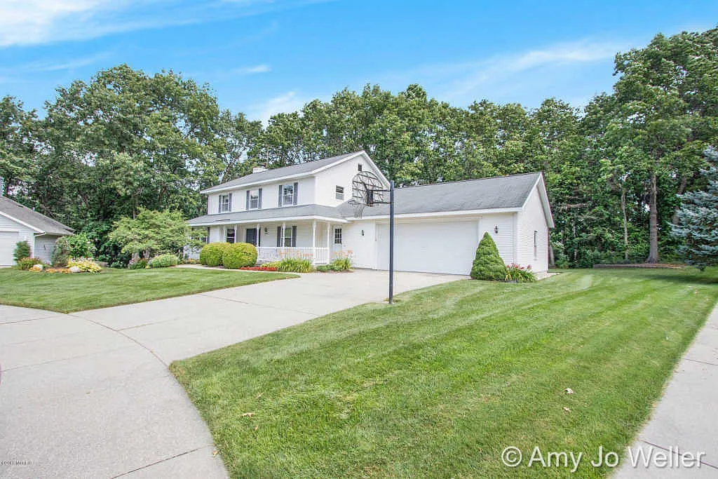 3009 Crownview Ct NE photo 1