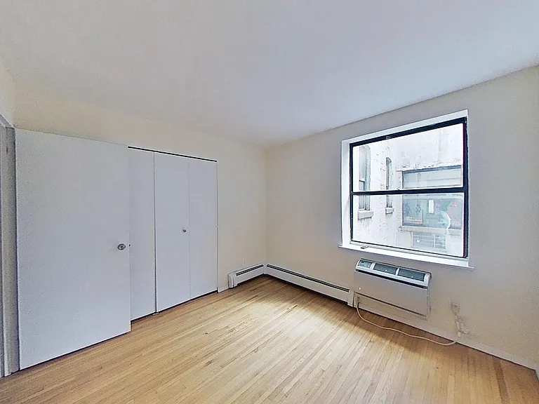 365 W 52nd St #4F — Photo 9