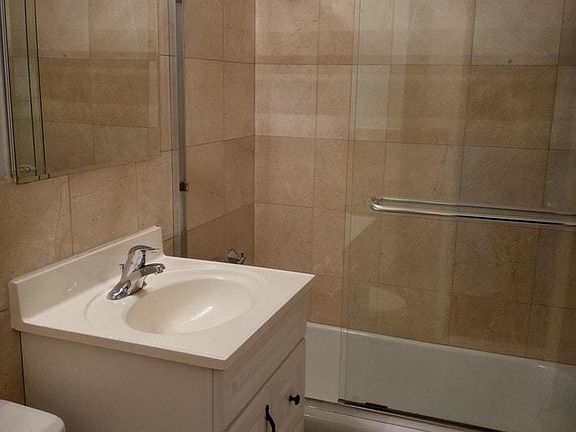 4th image of 210 E 58th St APT 10D