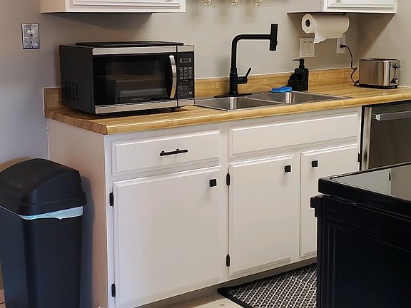 Kitchen includes microwave, dishwasher, toaster, Keurig coffee pot, electric range and full kitchen amenities.