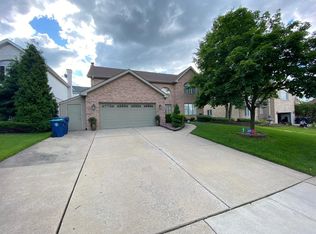 8932 Golden Oak Ct, Hickory Hills, IL 60457