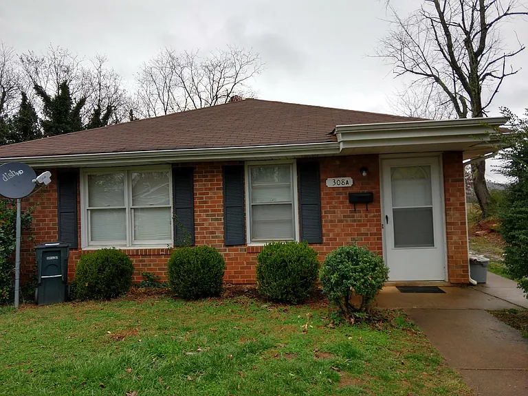 308 Twin Oak Dr #B — Photo 1