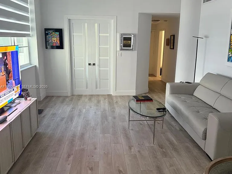 5005 Collins Ave #1525 — Photo 6