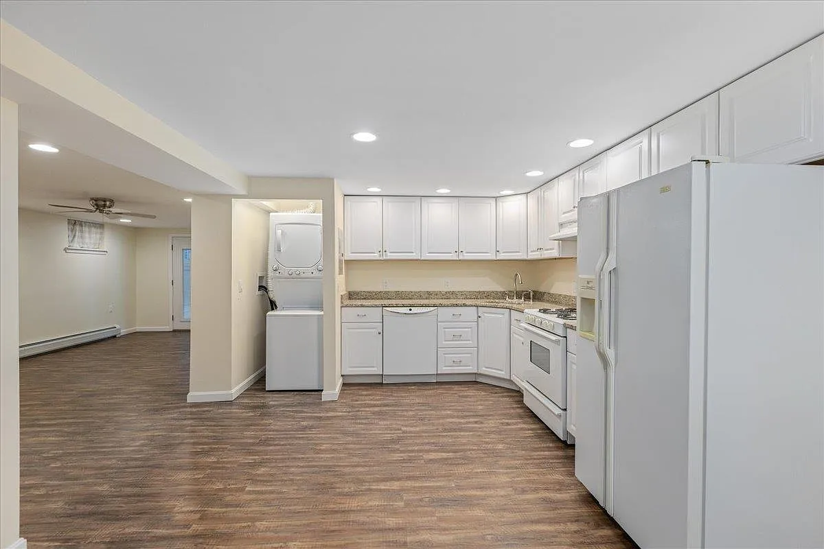 1 bed, 1000 sqft, $2,400 — Photo 3