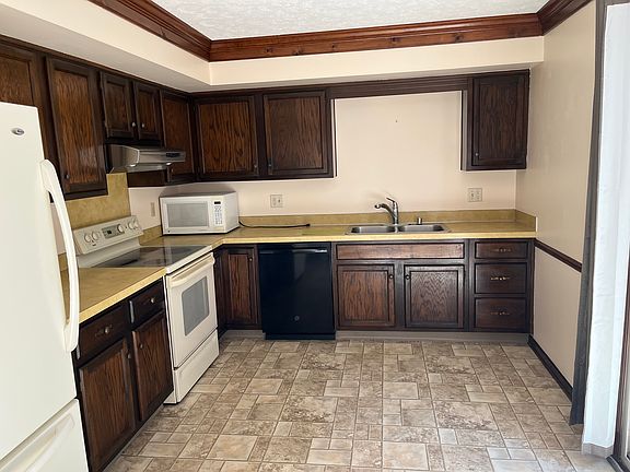 3rd image of 2197 Fox Hollow Dr