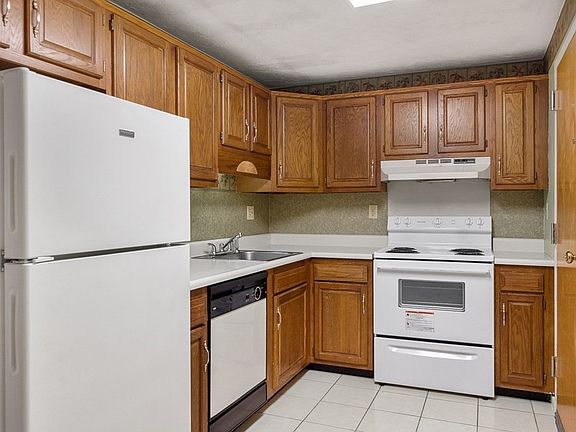 4th image of 189 Littleton Rd Unit 11