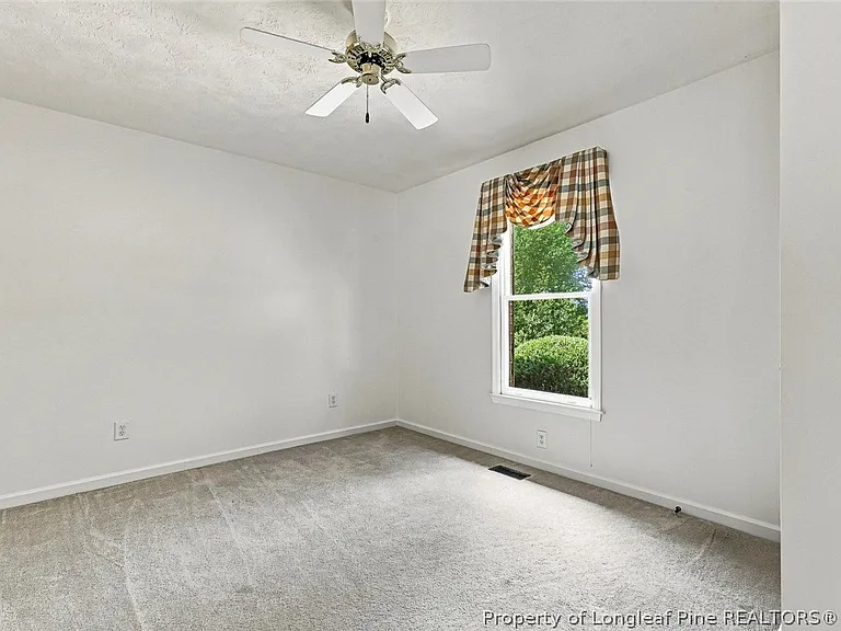 709 Essex Ct — Photo 18