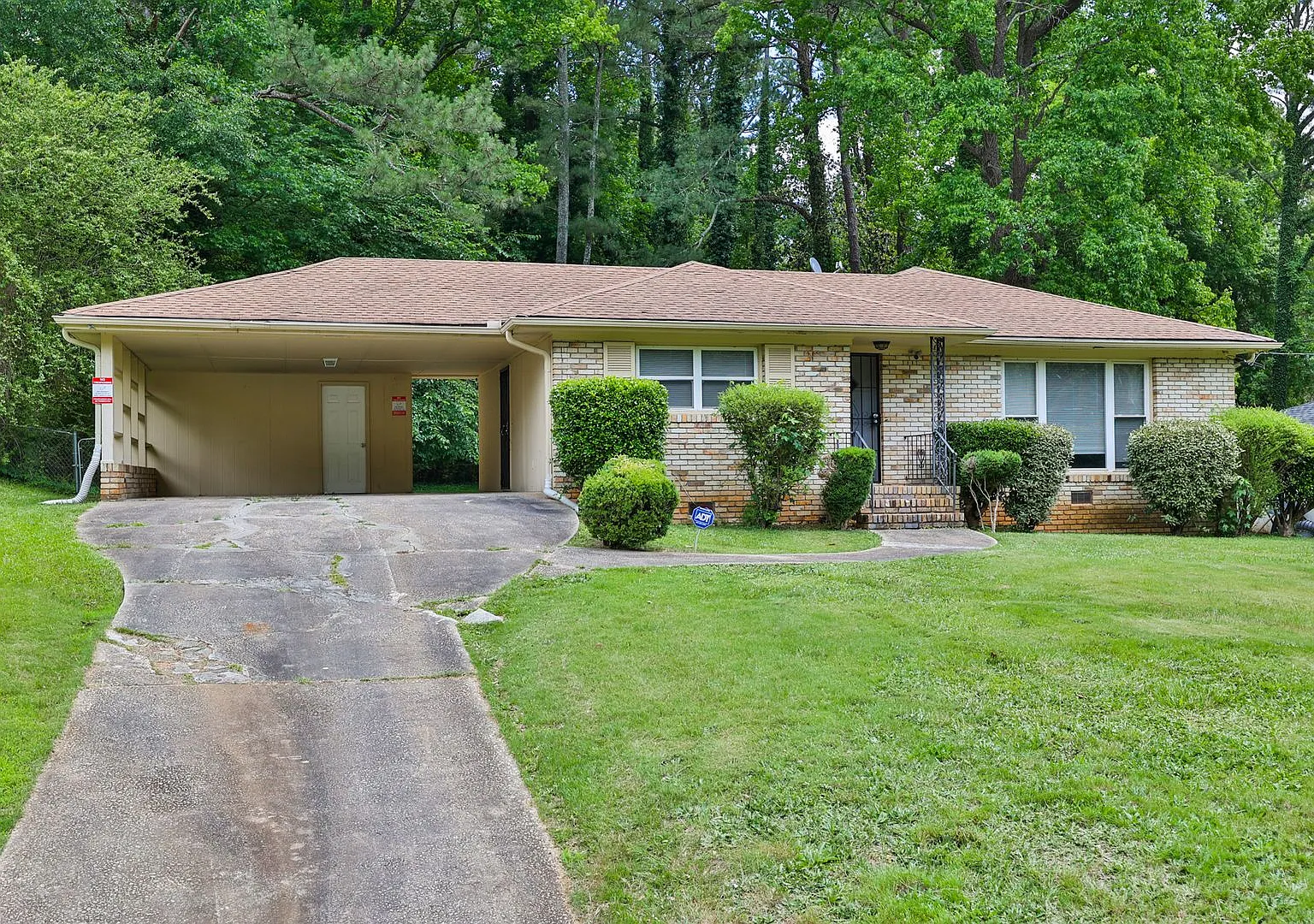 Beautiful, Spacious, Single Family Home. — Photo 3
