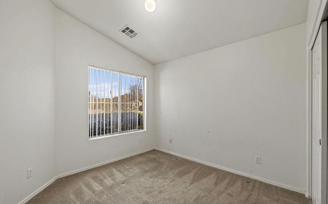 3 bed, 1268 sqft, $2,350 — Photo 2