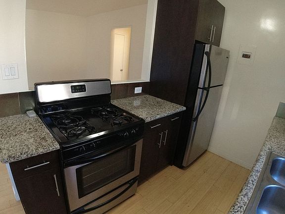 3rd image of 924 Hancock Ave APT 8